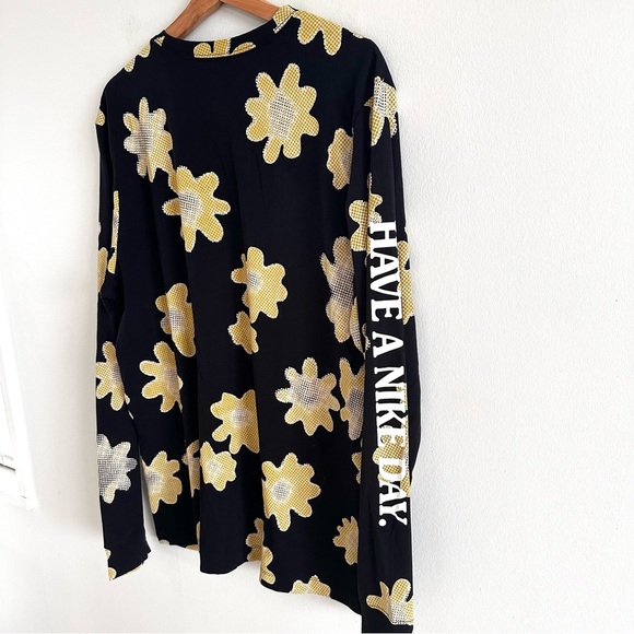 Nike Rare Pixelated Daisy Graphic Long Sleeve Shirt size Large - Picture 6 of 8